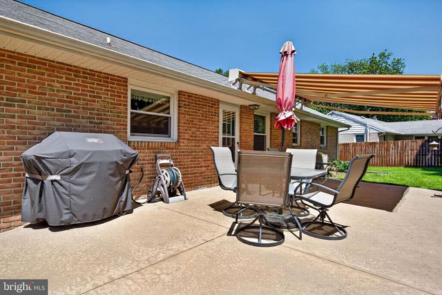24 SNYDER HILL RD, Lititz, PA 17543