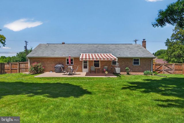 24 SNYDER HILL RD, Lititz, PA 17543