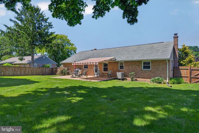 24 SNYDER HILL RD, Lititz, PA 17543