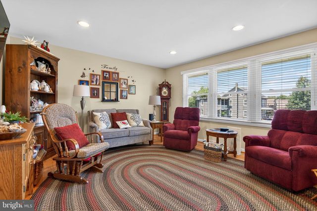 24 SNYDER HILL RD, Lititz, PA 17543