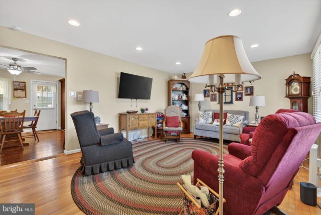 24 SNYDER HILL RD, Lititz, PA 17543