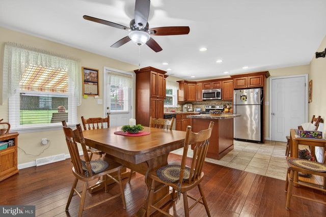 24 SNYDER HILL RD, Lititz, PA 17543
