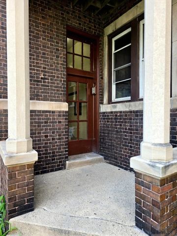 824 E Hyde Park Boulevard 1, Chicago, IL 60615