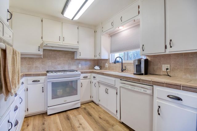 1036 Lakewood Ave, Modesto, CA 95355