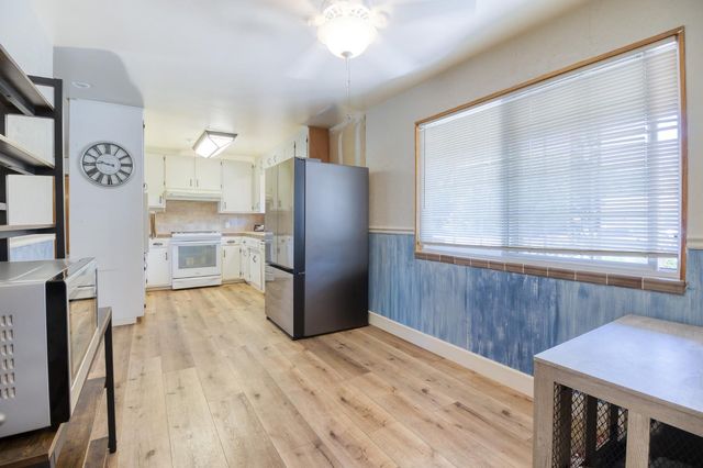 1036 Lakewood Ave, Modesto, CA 95355