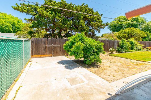1036 Lakewood Ave, Modesto, CA 95355