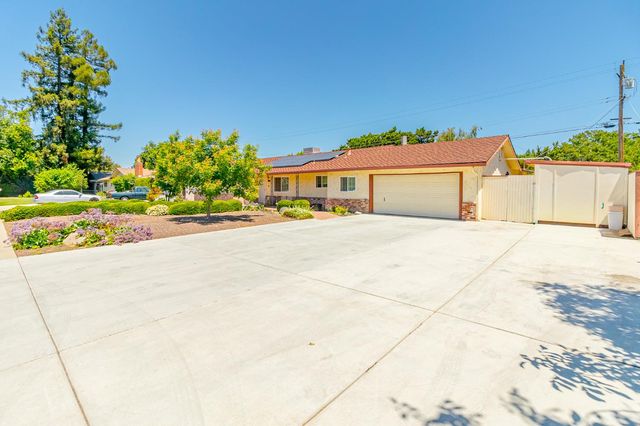 1036 Lakewood Ave, Modesto, CA 95355