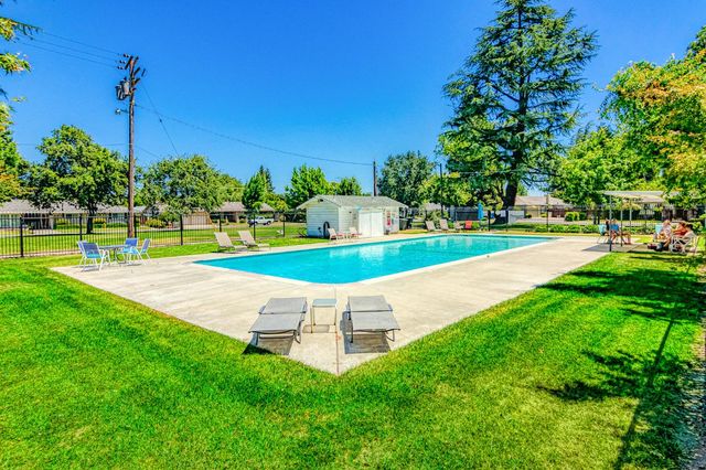 1036 Lakewood Ave, Modesto, CA 95355