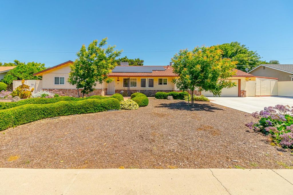 1036 Lakewood Ave, Modesto, CA 95355