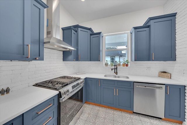 4108 N LYNN AVENUE, Tampa, FL 33603