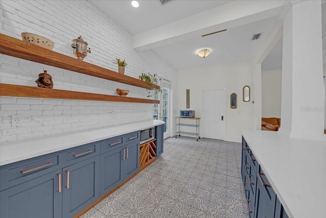 4108 N LYNN AVENUE, Tampa, FL 33603