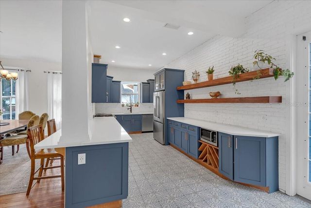 4108 N LYNN AVENUE, Tampa, FL 33603