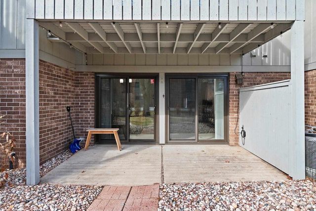 2964 MOSSY OAK CIRCLE, Green Bay, WI 54311