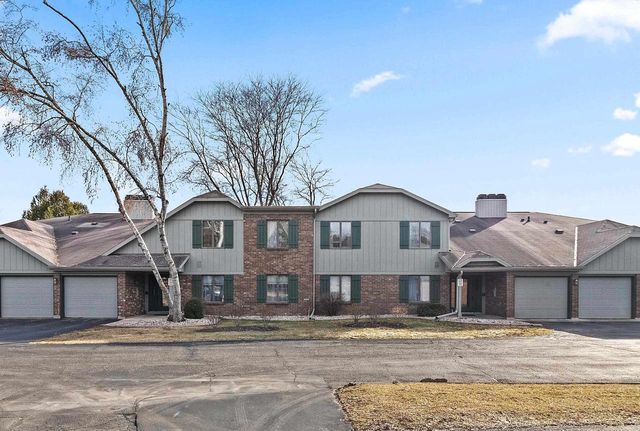 2964 MOSSY OAK CIRCLE, Green Bay, WI 54311