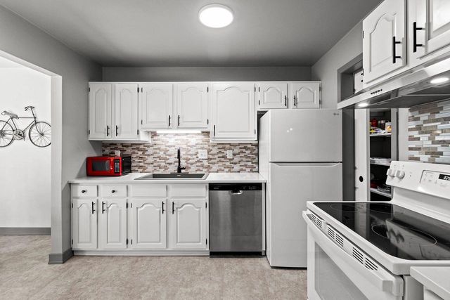 2964 MOSSY OAK CIRCLE, Green Bay, WI 54311