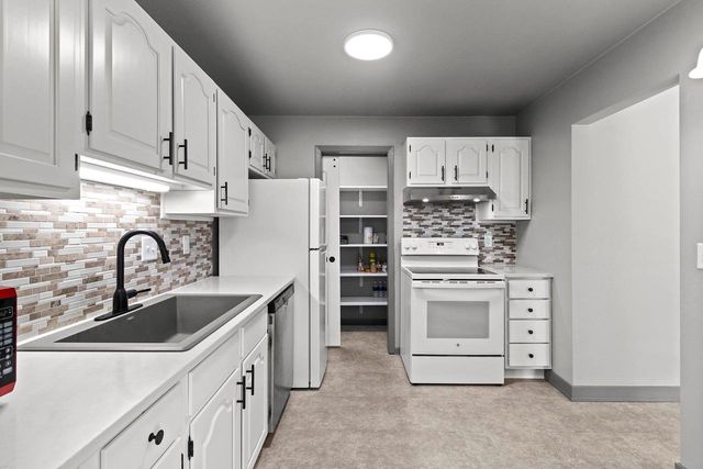 2964 MOSSY OAK CIRCLE, Green Bay, WI 54311