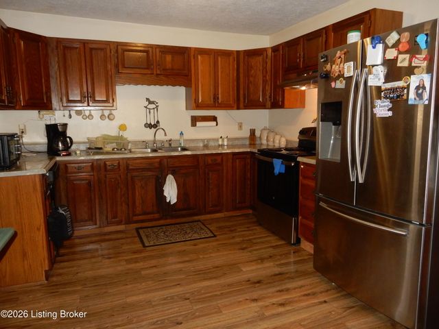 9502 Farmers Ln, Louisville, KY 40118