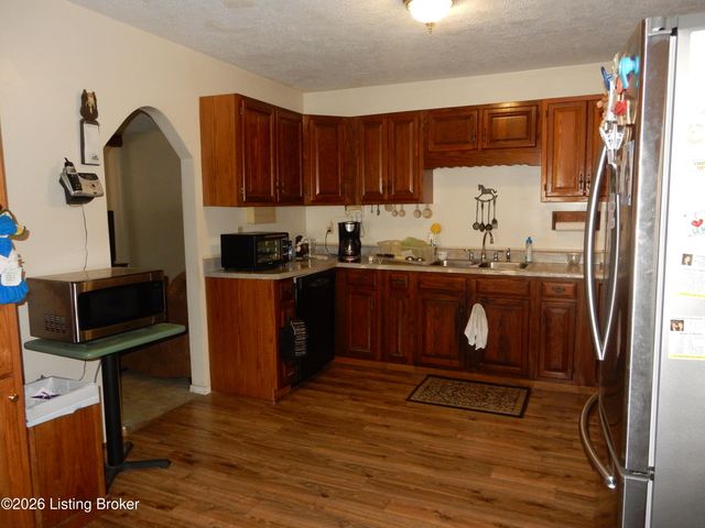 9502 Farmers Ln, Louisville, KY 40118