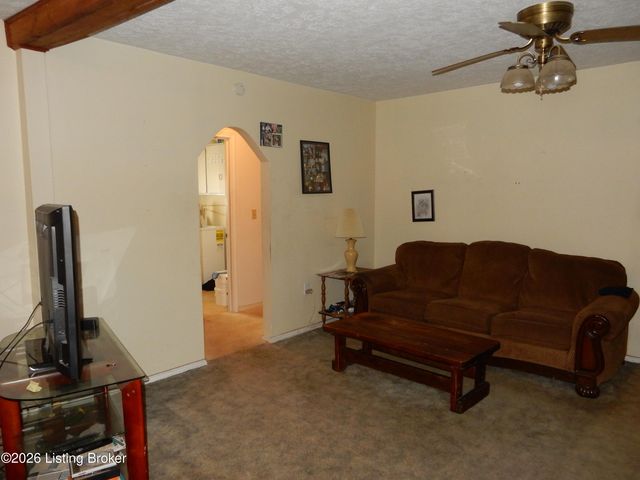 9502 Farmers Ln, Louisville, KY 40118