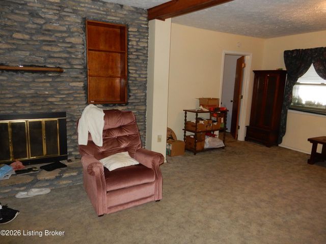 9502 Farmers Ln, Louisville, KY 40118