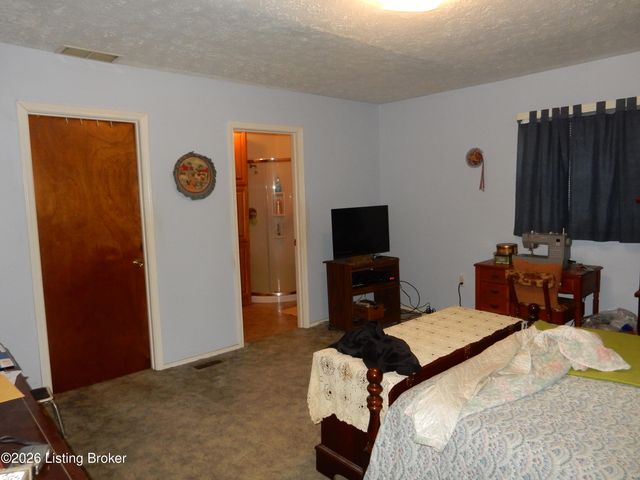 9502 Farmers Ln, Louisville, KY 40118