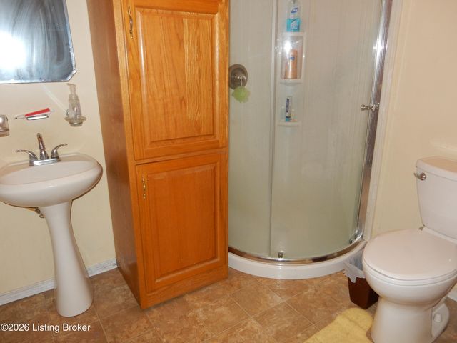 9502 Farmers Ln, Louisville, KY 40118