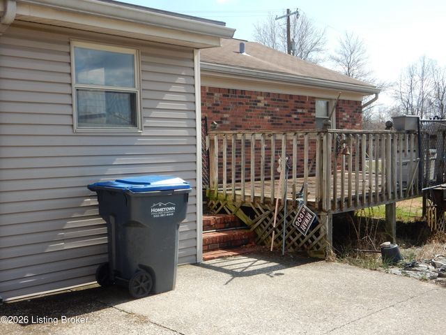 9502 Farmers Ln, Louisville, KY 40118