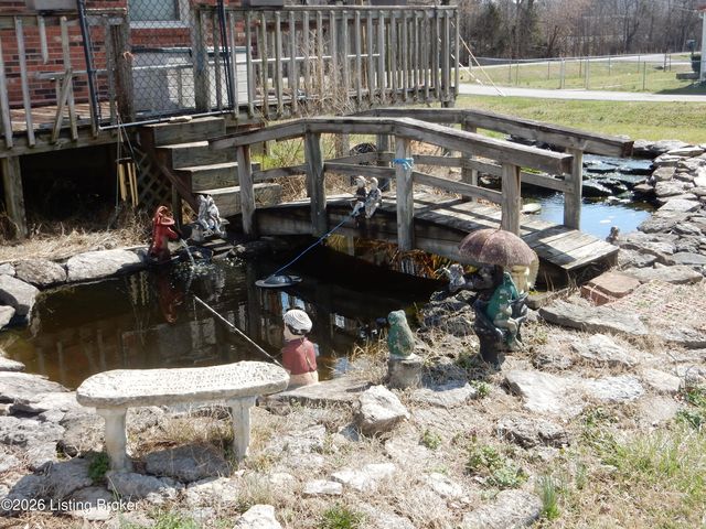 9502 Farmers Ln, Louisville, KY 40118