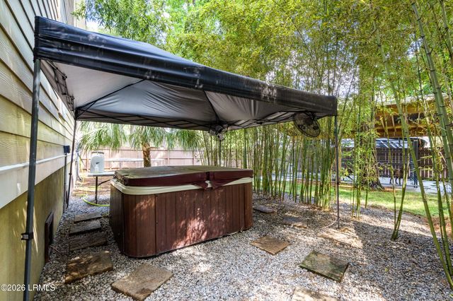 1 E River Drive, Beaufort, SC 29907