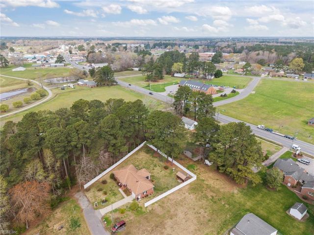 54 Pine LN, Windsor, VA 23487