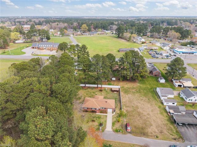 54 Pine LN, Windsor, VA 23487