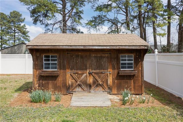 54 Pine LN, Windsor, VA 23487