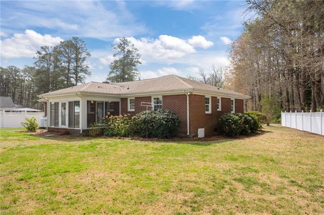 54 Pine LN, Windsor, VA 23487