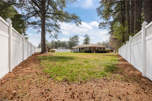 54 Pine LN, Windsor, VA 23487