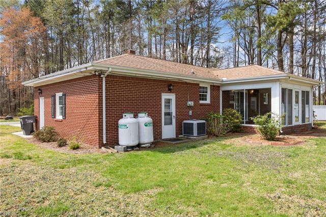 54 Pine LN, Windsor, VA 23487