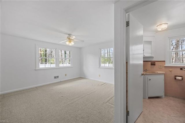 54 Pine LN, Windsor, VA 23487