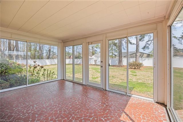 54 Pine LN, Windsor, VA 23487