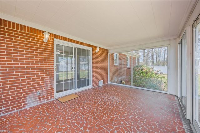 54 Pine LN, Windsor, VA 23487