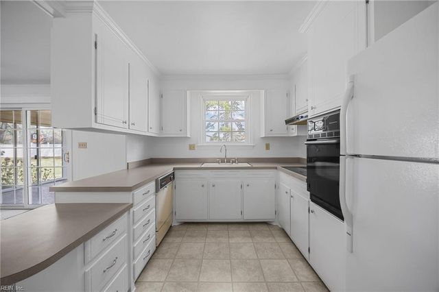 54 Pine LN, Windsor, VA 23487