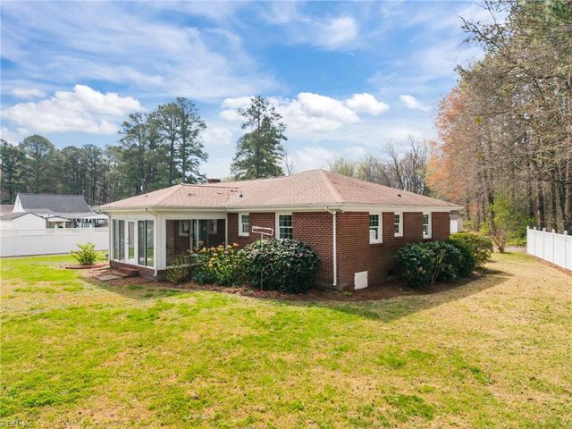 54 Pine LN, Windsor, VA 23487