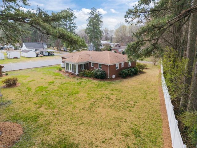 54 Pine LN, Windsor, VA 23487