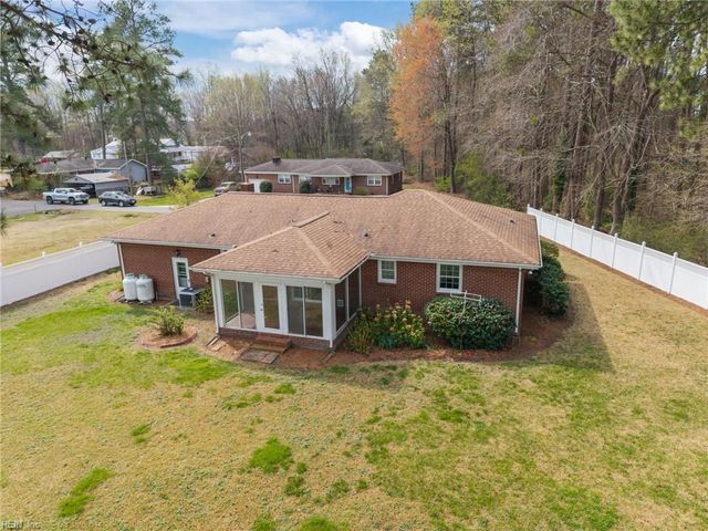 54 Pine LN, Windsor, VA 23487