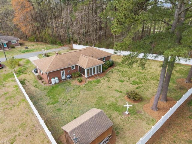 54 Pine LN, Windsor, VA 23487