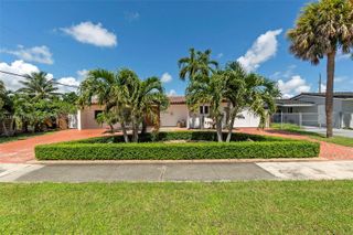 9625 SW 47th St, Miami, FL 33165