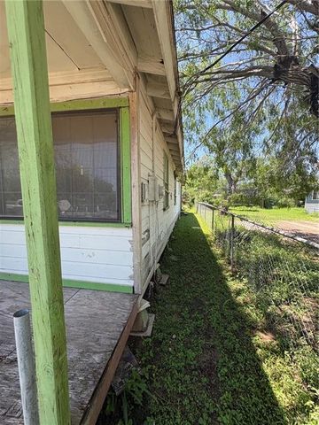 712 E Llano Grande Street, Weslaco, TX 78596
