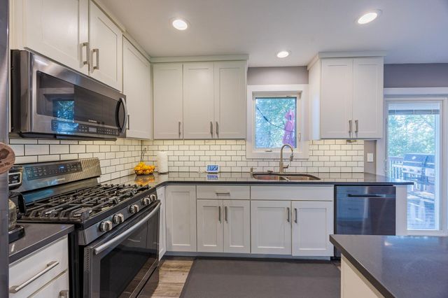 10225 99th Avenue N, Maple Grove, MN 55369