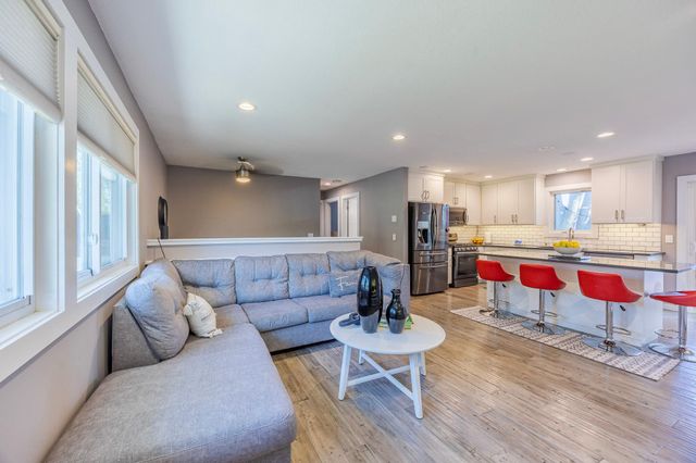 10225 99th Avenue N, Maple Grove, MN 55369