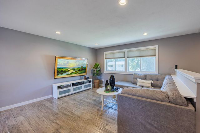 10225 99th Avenue N, Maple Grove, MN 55369
