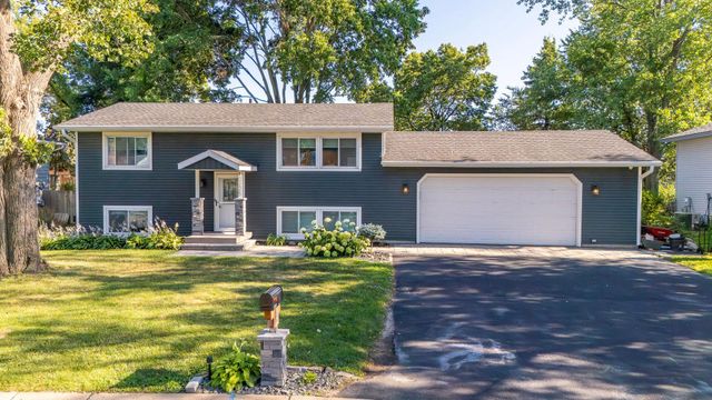 10225 99th Avenue N, Maple Grove, MN 55369