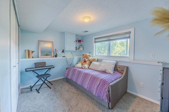 10225 99th Avenue N, Maple Grove, MN 55369